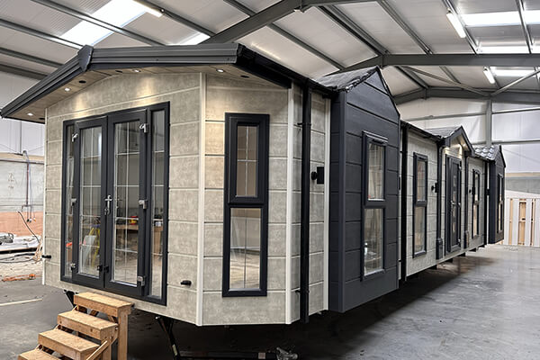 2 Bedrooms 42ft x 14ft seperate rooms front
