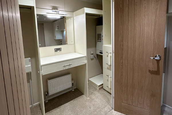 2 bedroom 42ftx13ft img 7